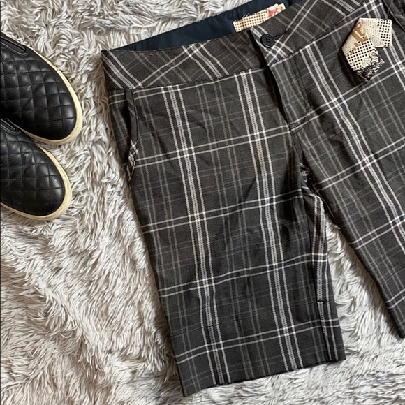 NWT Lost plaid grey Bermuda shorts size 7 - Picture 2 of 5